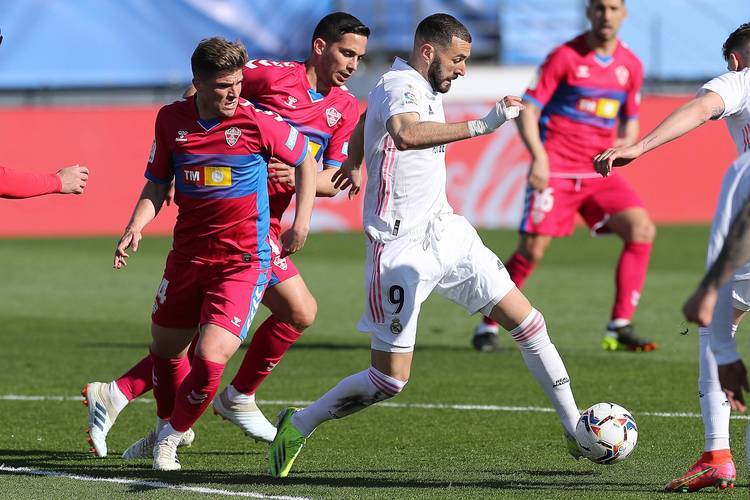 西甲首轮激战：升班马埃尔切主场抗敌，贝蒂斯客场寻胜机